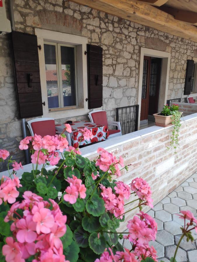 Apartmani Memic 100 M Do Plaze, Apartments Memic Only 100M From Beach Poreč Exterior foto